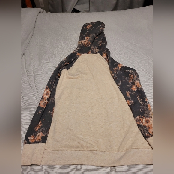 Maurices Hoodie NWT Medium - Picture 3 of 5